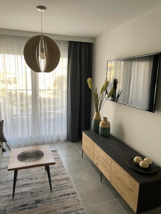 Sunny Apartment In Denia With Outdoor Swimming Pool And Garage Parking Place Included, 300M From The Sandy Beach Ngoại thất bức ảnh